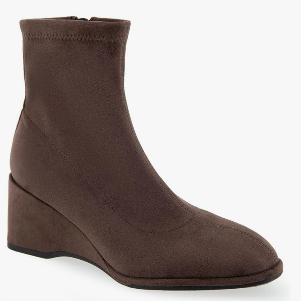 AEROSOLES NWT Anouk Java Faux Suede Brown Wedge Ankle Boots